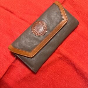 Women Perry Ellis vtg leather wallet